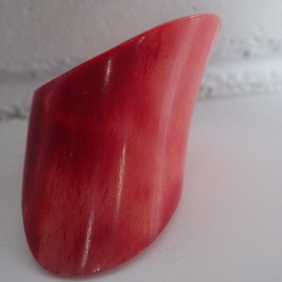 Designer Monies Gerda Lynnggard Red Buffalo Horn Free Form Over size Ring - Picture 5 of 5